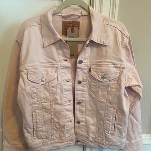Light pink oversized Levis jean jacket